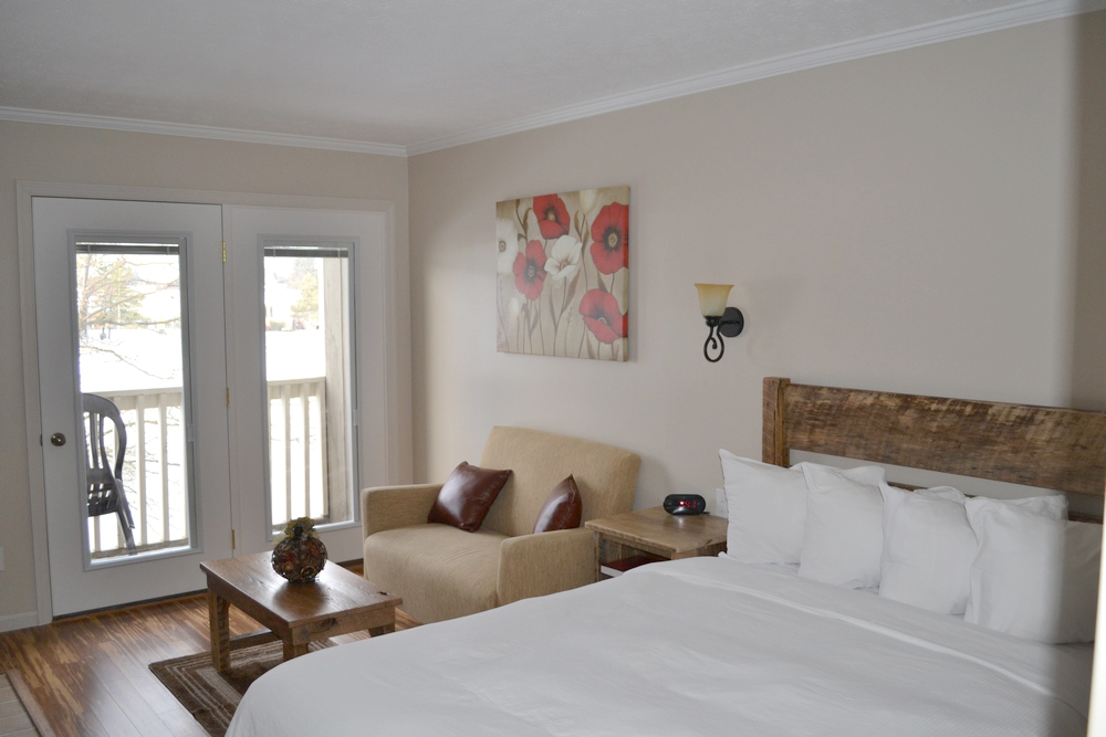 Lakefront-Lodge-Deep-Creek-Lake-room-204